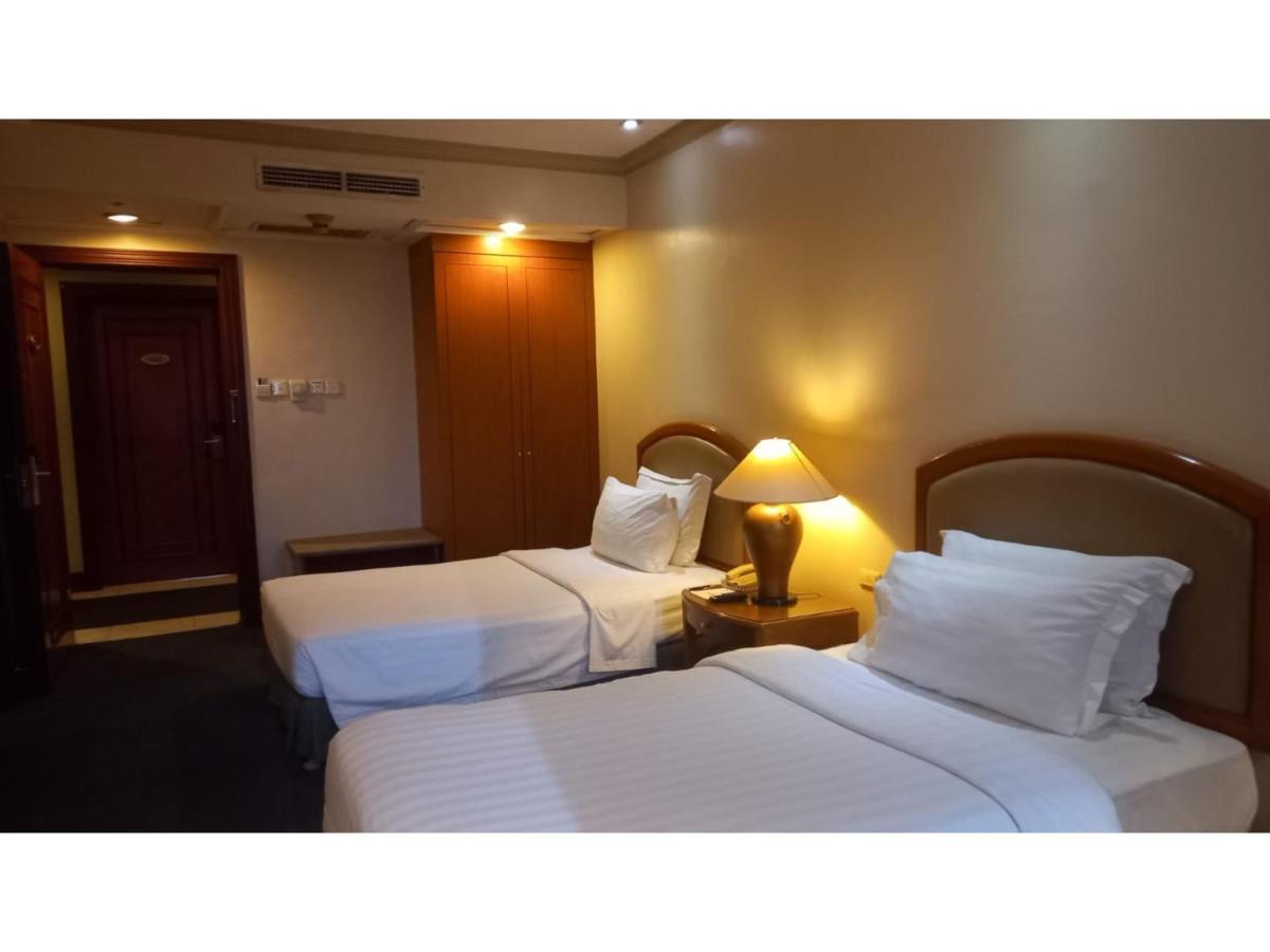Capital O 914 Makati Palace Hotel Makati City Exterior foto