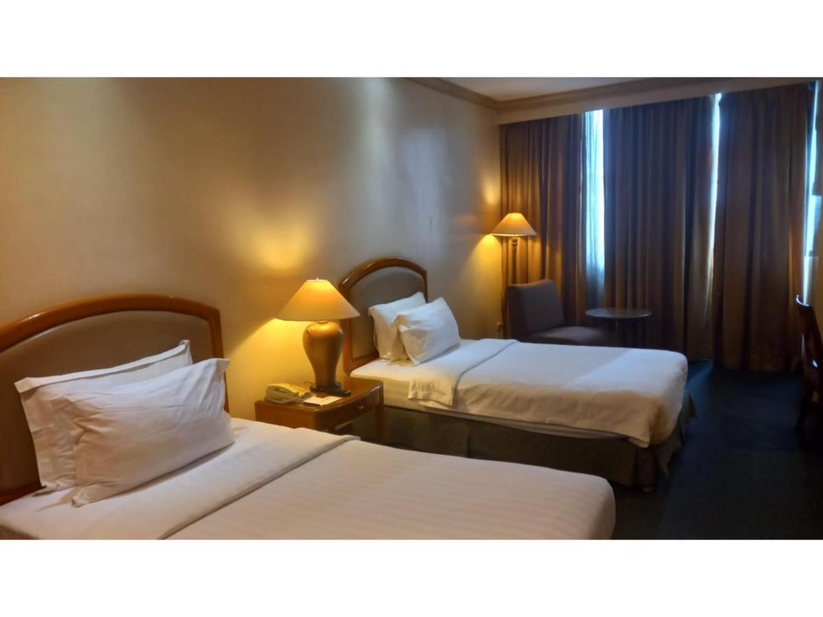 Capital O 914 Makati Palace Hotel Makati City Exterior foto